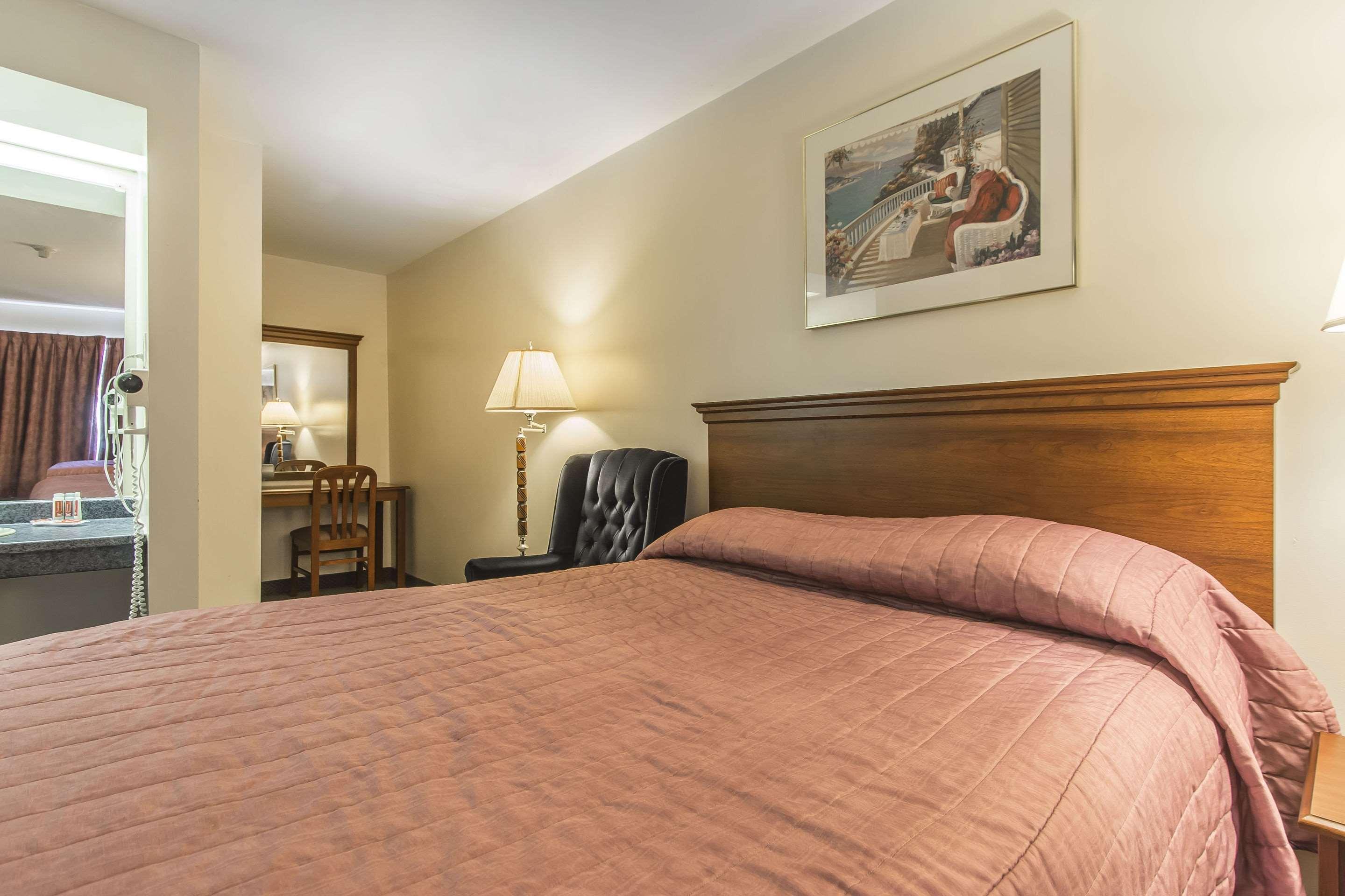 Econo Lodge Inn & Suites Saint John Exteriér fotografie