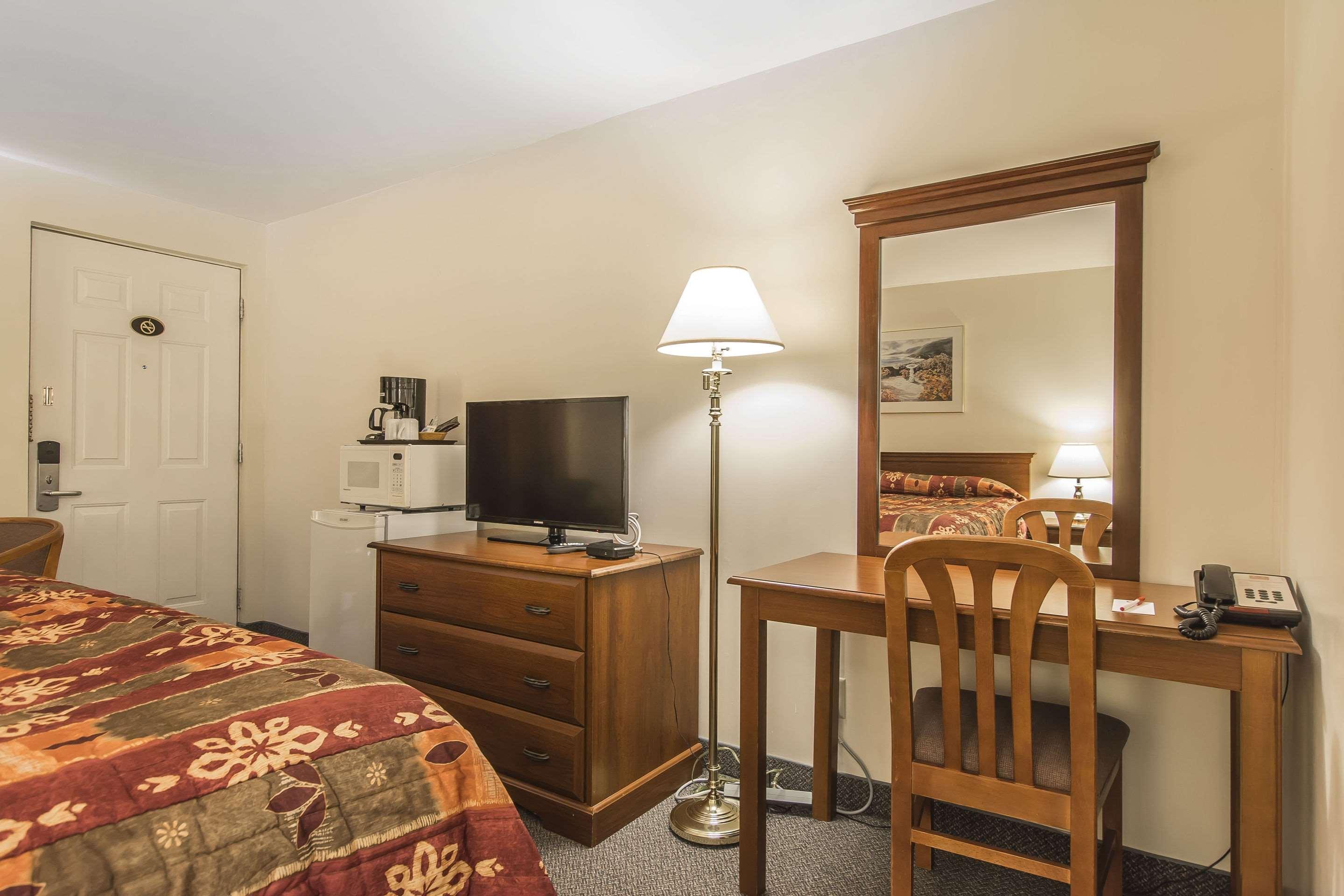 Econo Lodge Inn & Suites Saint John Exteriér fotografie